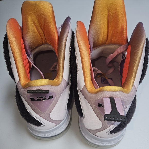 Size 10.5 - Nike LeBron 9 Regal Pink - Picture 4 of 8